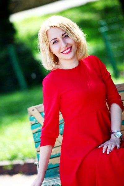 Captivating Elegance: Lina, 44 y.o. from Khmelnytskyi, Ukraine — VeronikaLove