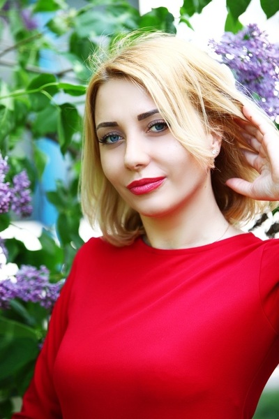 Captivating Elegance: Lina, 44 y.o. from Khmelnytskyi, Ukraine — VeronikaLove