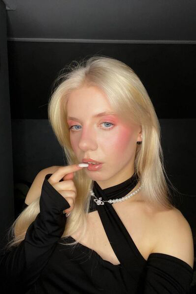 Alluring Presence: Veronika, 18 y.o. from Lviv, Ukraine — VeronikaLove