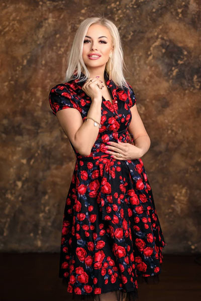 Captivating Oksana, 48 y.o. from Kharkiv, Ukraine with Blonde hair — VeronikaLove