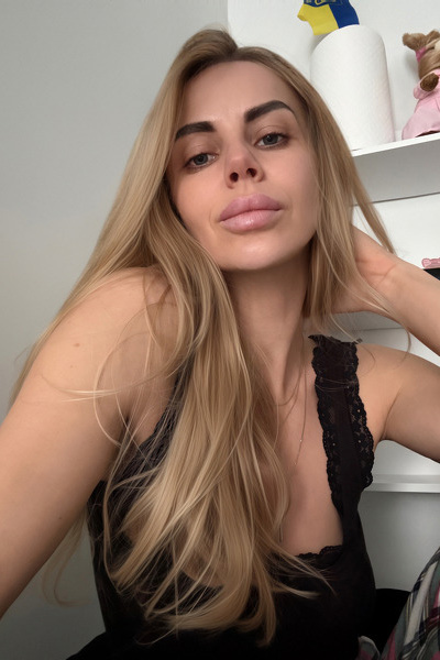 Serene Lesya, 36 y.o. from Illinois, United States with Blonde hair — VeronikaLove