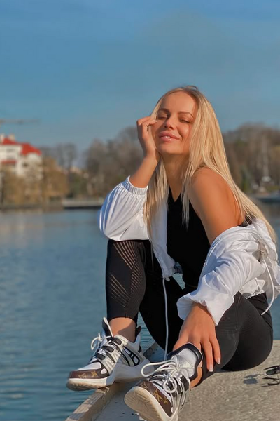 Serene Lesya, 36 y.o. from Illinois, United States with Blonde hair — VeronikaLove