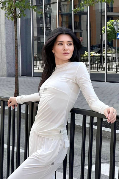 Joyful Oksana, 33 y.o. from Kyiv, Ukraine with Black hair — VeronikaLove