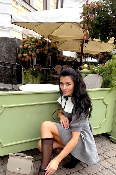 Joyful Oksana, 33 y.o. from Kyiv, Ukraine with Black hair — VeronikaLove