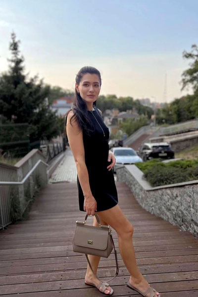 Joyful Oksana, 33 y.o. from Kyiv, Ukraine with Black hair — VeronikaLove