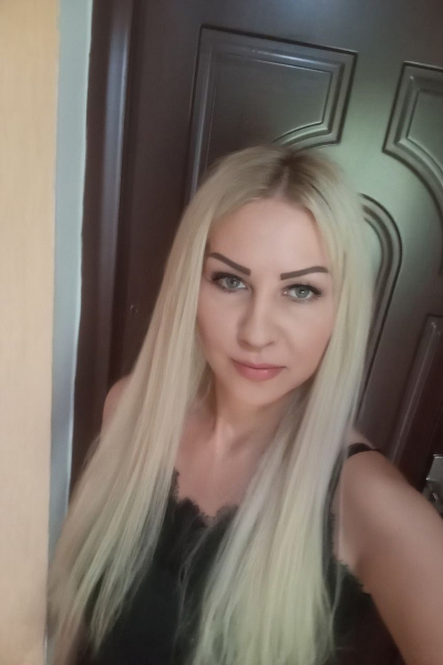 Captivating Gaze: Yuliya, 46 y.o. from Kryvyi Rih, Ukraine — VeronikaLove