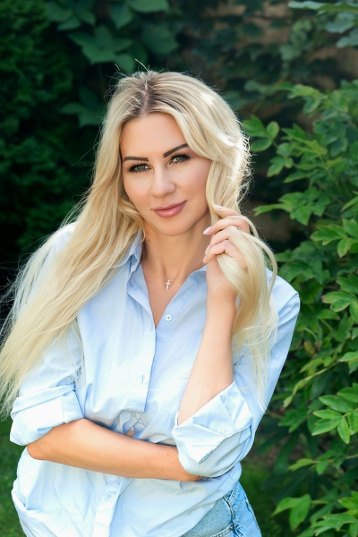 Captivating Gaze: Yuliya, 46 y.o. from Kryvyi Rih, Ukraine — VeronikaLove