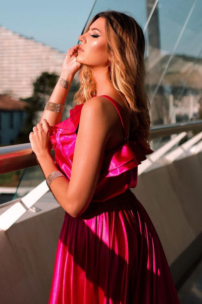 Enchanting Aura: Yuliia, 30 y.o. from Kyiv, Ukraine — VeronikaLove
