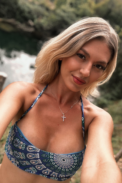 Enchanting Aura: Yuliia, 30 y.o. from Kyiv, Ukraine — VeronikaLove