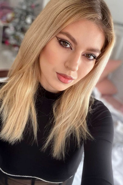 Enchanting Aura: Yuliia, 30 y.o. from Kyiv, Ukraine — VeronikaLove