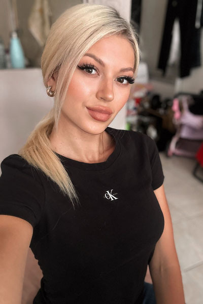 Enchanting Aura: Yuliia, 30 y.o. from Kyiv, Ukraine — VeronikaLove