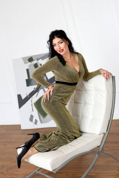 Alluring Presence: Valeriia, 37 y.o. from Kharkiv, Ukraine — VeronikaLove