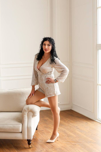 Alluring Presence: Valeriia, 37 y.o. from Kharkiv, Ukraine — VeronikaLove