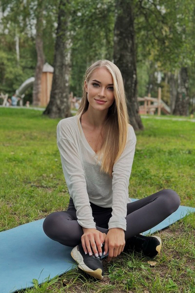 Magnetic Allure: Anastasia, 30 y.o. from Kyiv, Ukraine — VeronikaLove