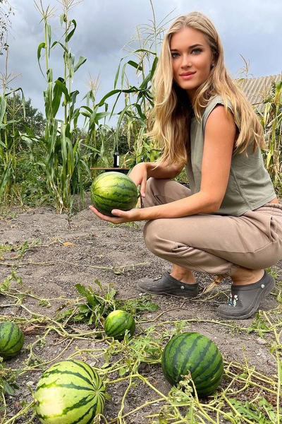 Magnetic Allure: Anastasia, 30 y.o. from Kyiv, Ukraine — VeronikaLove