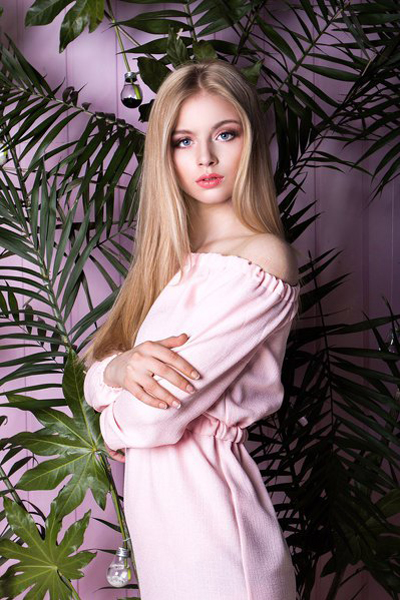 Dazzling Charm: Margarita, 26 y.o. from Poltava, Ukraine — VeronikaLove