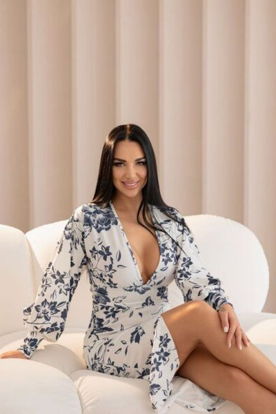 Captivating Diana, 33 y.o. from Kharkiv, Ukraine with Black hair — VeronikaLove