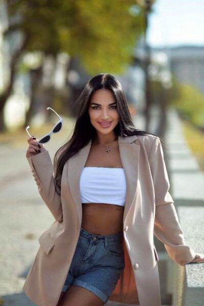 Captivating Diana, 33 y.o. from Kharkiv, Ukraine with Black hair — VeronikaLove