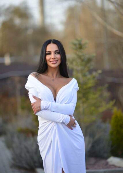 Captivating Diana, 33 y.o. from Kharkiv, Ukraine with Black hair — VeronikaLove