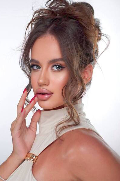 Whimsical Wonder: Olga, 19 y.o. from Uman, Ukraine — VeronikaLove