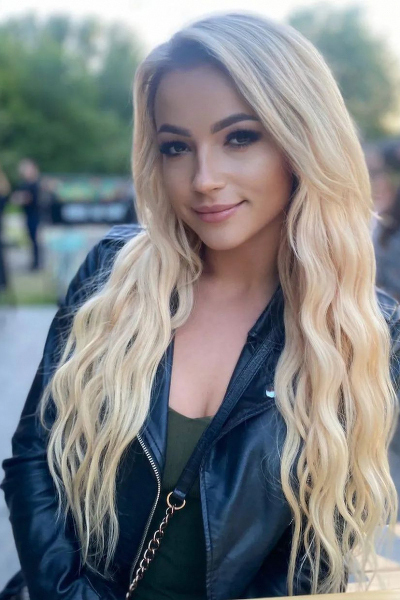 Dazzling Aura: Aleksandra Magdalena, 27 y.o. from Warszawa, Poland — VeronikaLove