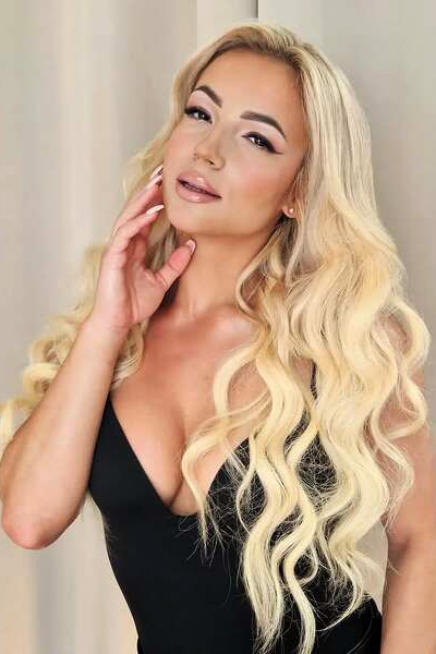 Dazzling Aura: Aleksandra Magdalena, 27 y.o. from Warszawa, Poland — VeronikaLove