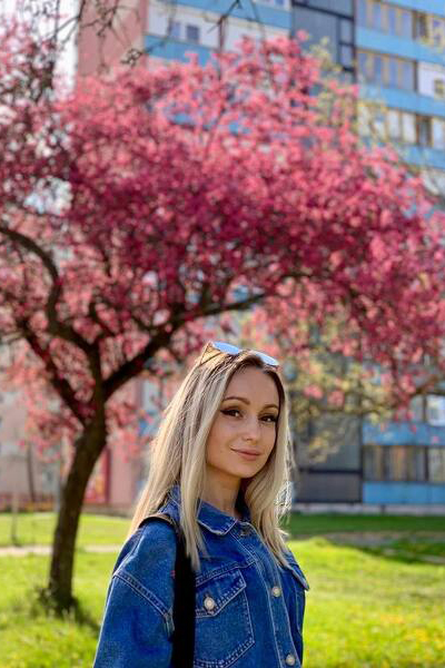 Captivating Aura: Khrystyna, 35 y.o. from Budapest Fovaros, Hungary — VeronikaLove