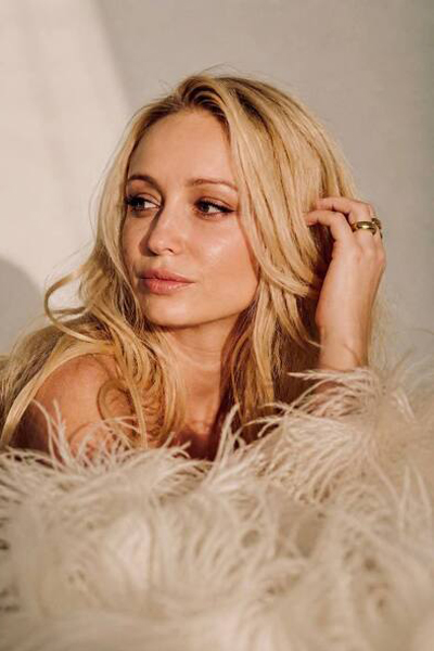 Captivating Aura: Khrystyna, 36 y.o. from Budapest Fovaros, Hungary — VeronikaLove