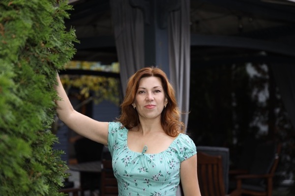 Alluring Liudmila, 49 y.o. from Khmelnytskyi, Ukraine with Brown hair — VeronikaLove