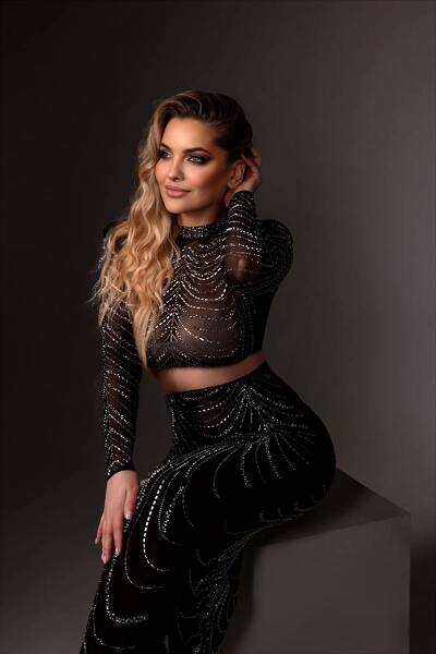 Sophisticated Elegance: Anna, 32 y.o. from Kyiv, Ukraine — VeronikaLove