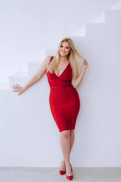 Sophisticated Elegance: Anna, 32 y.o. from Kyiv, Ukraine — VeronikaLove