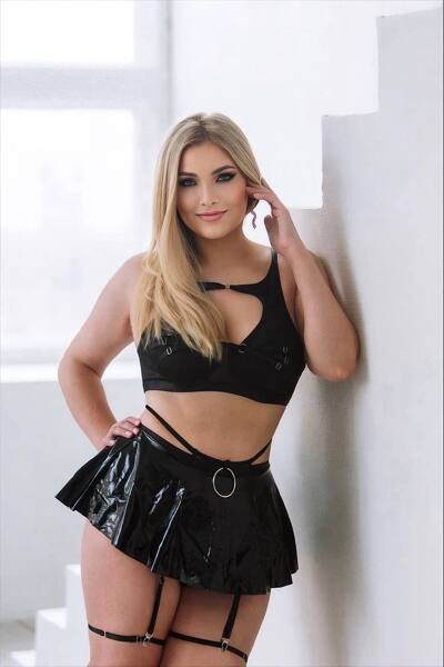 Sophisticated Elegance: Anna, 32 y.o. from Kyiv, Ukraine — VeronikaLove