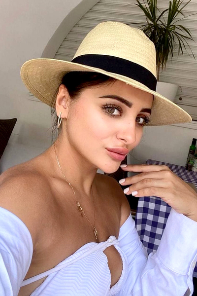 Enigmatic Allure: Olena, 28 y.o. from Kyiv, Ukraine — VeronikaLove