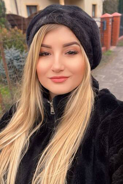 Enchanting Charisma: Viktoria, 30 y.o. from Odesa, Ukraine — VeronikaLove