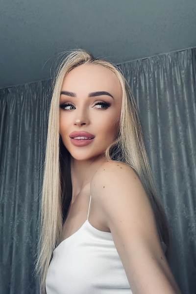 Ethereal Charm: Anna, 25 y.o. from Mykolaiv region, Ukraine — VeronikaLove