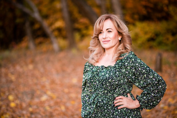 Captivating Gaze: Ludmila, 46 y.o. from Dnipro, Ukraine — VeronikaLove