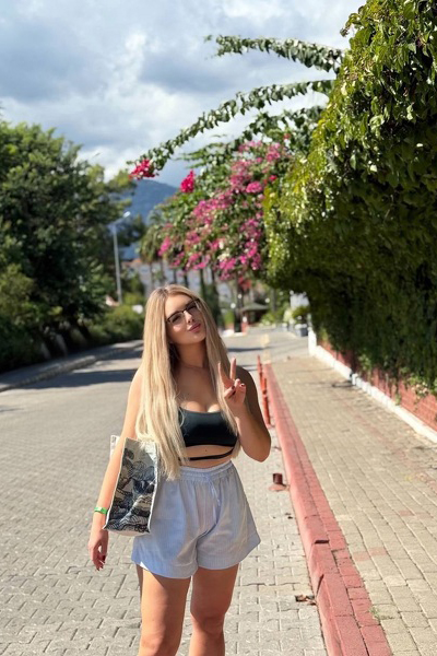 Enigmatic Allure: Daria, 27 y.o. from Lviv, Ukraine — VeronikaLove