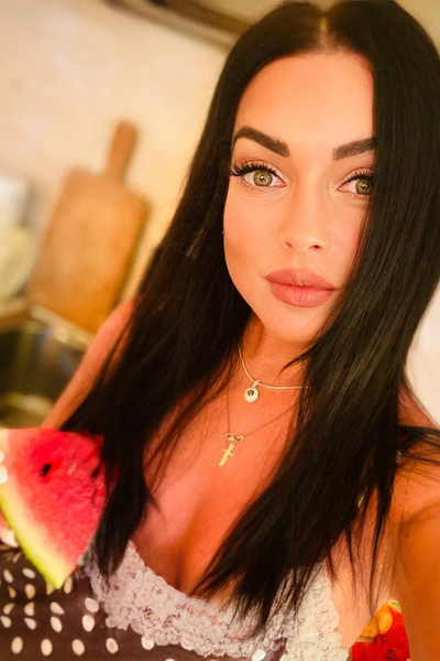 Captivating Victoriia, 40 y.o. from Kyiv, Ukraine with Black hair — VeronikaLove