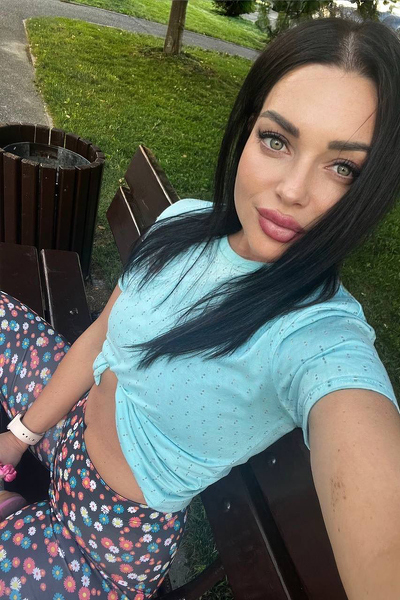 Captivating Victoriia, 40 y.o. from Kyiv, Ukraine with Black hair — VeronikaLove