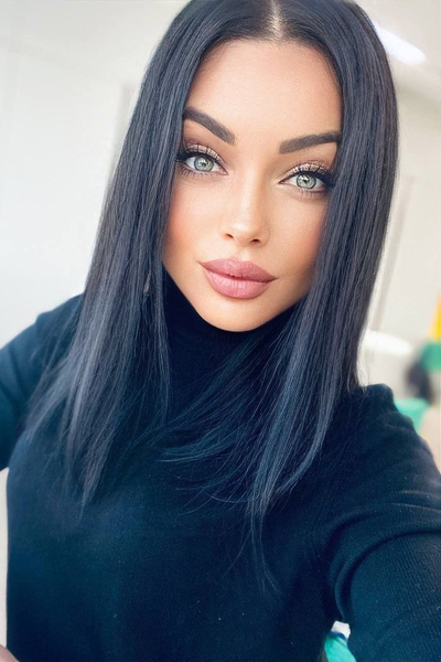 Captivating Victoriia, 40 y.o. from Kyiv, Ukraine with Black hair — VeronikaLove