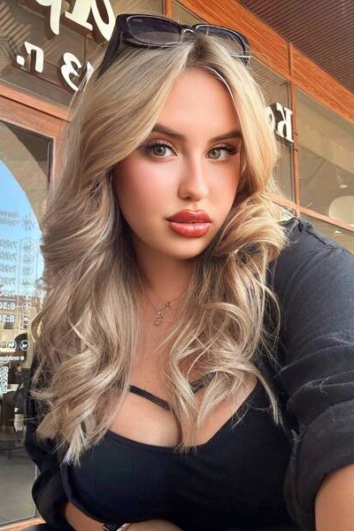 Graceful Charm: Valeria, 20 y.o. from Chisinau, Moldova — VeronikaLove