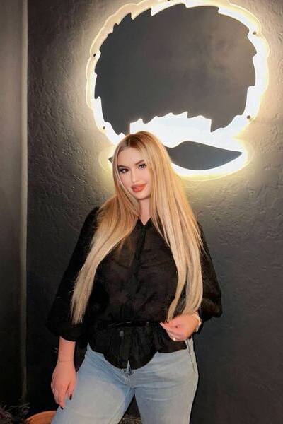 Graceful Charm: Valeria, 20 y.o. from Chisinau, Moldova — VeronikaLove