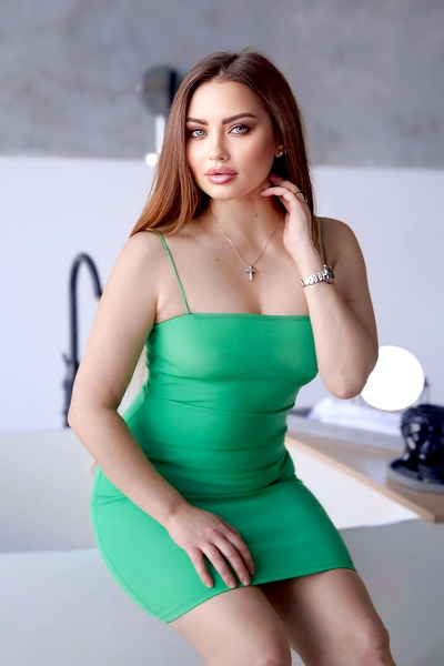 Enigmatic Beauty: Anastasiia, 37 y.o. from Kyiv, Ukraine — VeronikaLove