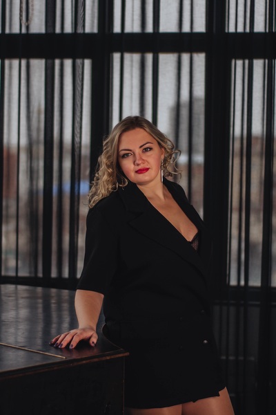 Enchanting Presence: Olena, 45 y.o. from Kharkiv, Ukraine — VeronikaLove