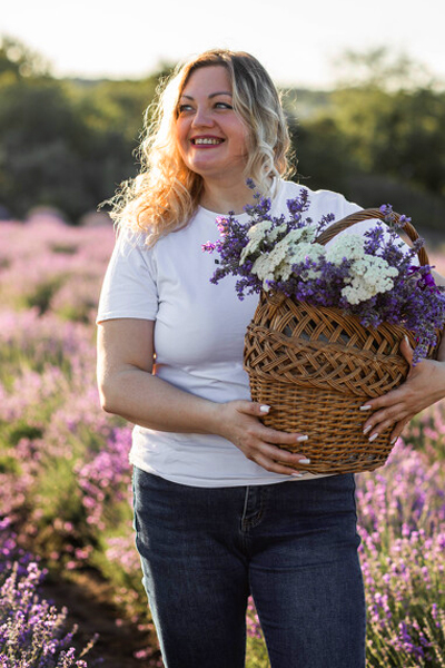 Enchanting Presence: Olena, 46 y.o. from Kharkiv, Ukraine — VeronikaLove