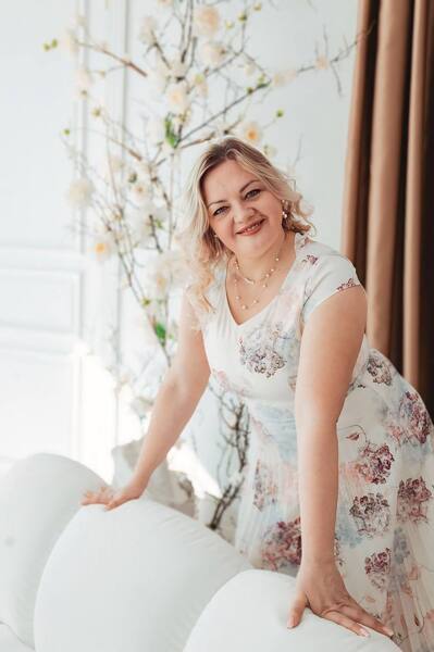 Enchanting Presence: Olena, 46 y.o. from Kharkiv, Ukraine — VeronikaLove