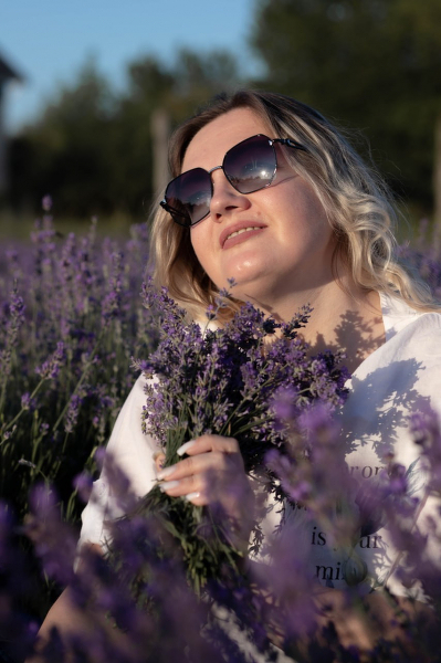 Enchanting Presence: Olena, 46 y.o. from Kharkiv, Ukraine — VeronikaLove