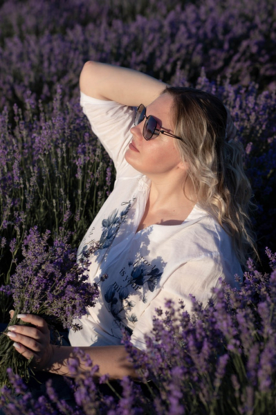 Enchanting Presence: Olena, 46 y.o. from Kharkiv, Ukraine — VeronikaLove