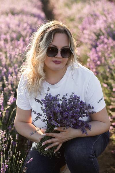 Enchanting Presence: Olena, 45 y.o. from Kharkiv, Ukraine — VeronikaLove