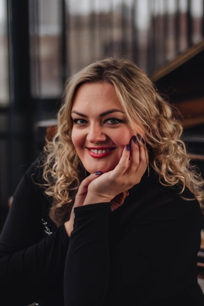 Enchanting Presence: Olena, 46 y.o. from Kharkiv, Ukraine — VeronikaLove